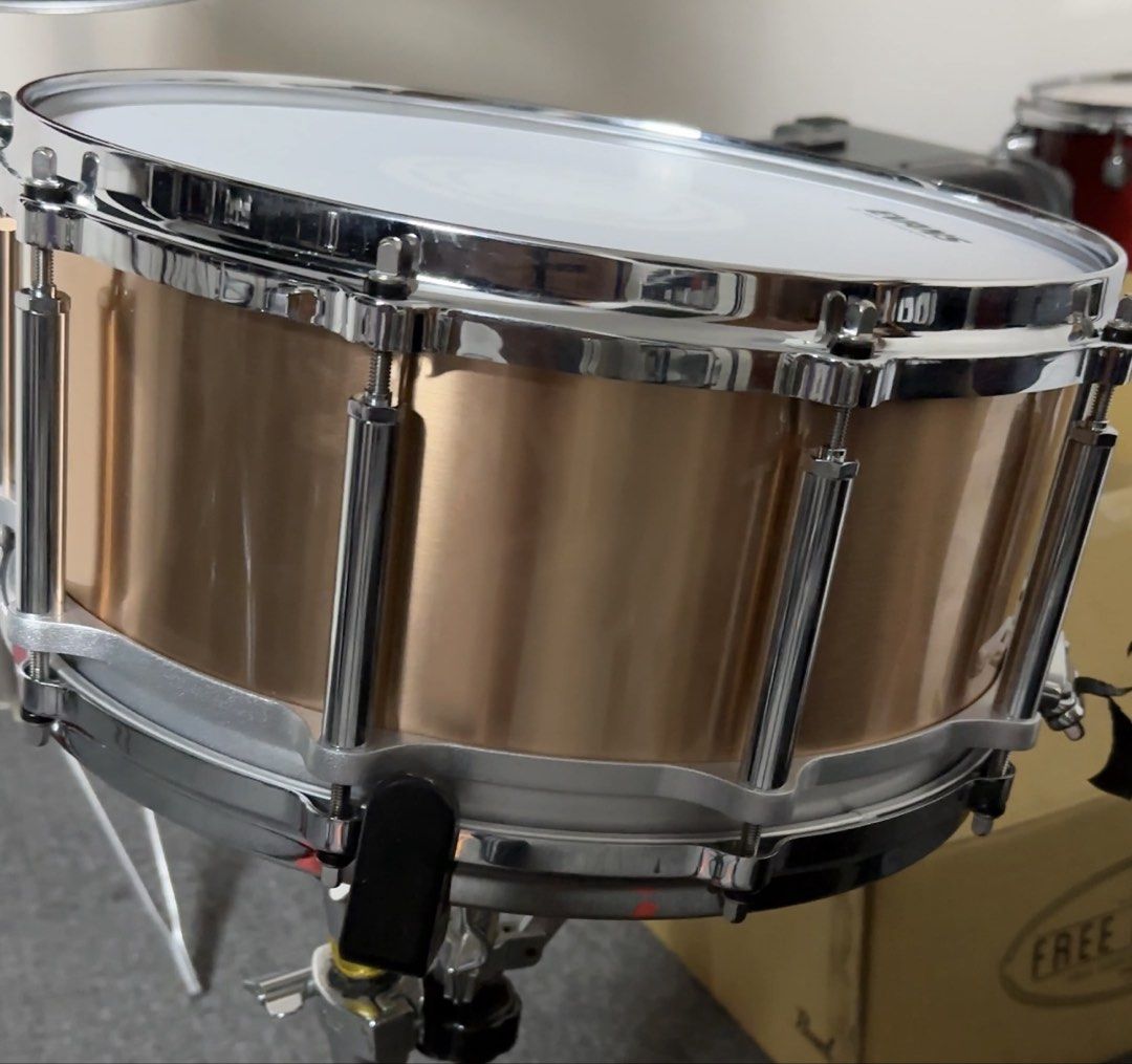 Pearl Phosphor Bronze Free Floating System Snare Drum (Category: Musical Instruments) located in Paranaque City. Submitted by musikisellerph (Listing ID 1463678563, Image 2). Description: Pearl Phosphor Bronze 14x6.5 Free Floating System for Php 34,000 negotiable with Box and Drum Key. Bought Dec 2024 from JB Pasay Road. Still have the receipt also if you want to see it. Fitted with Evans Heavyweight Top and Evans 500 Reso Bottom Used once in the