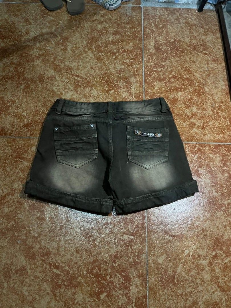pekpek shorts (Category: Shorts) located in Manila. Submitted by dmdump1069995 (Listing ID 1463729573, Image 2). Description: size 30.