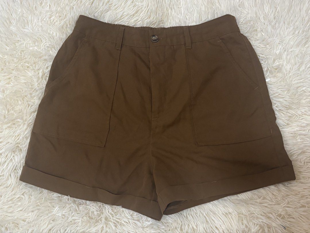 Penshoppe Brown Cargo Shorts Size L (Category: Shorts) located in Santa Cruz. Submitted by homedecluttersale (Listing ID 1463651214, Image 1). Description: • Fits Large to XL • In excellent condition 🚚 Shipping via J&T only 📦 Shipping fee to be shouldered by buyer 💳 Mode of payment: GCash 📍 Santa Cruz, Laguna.