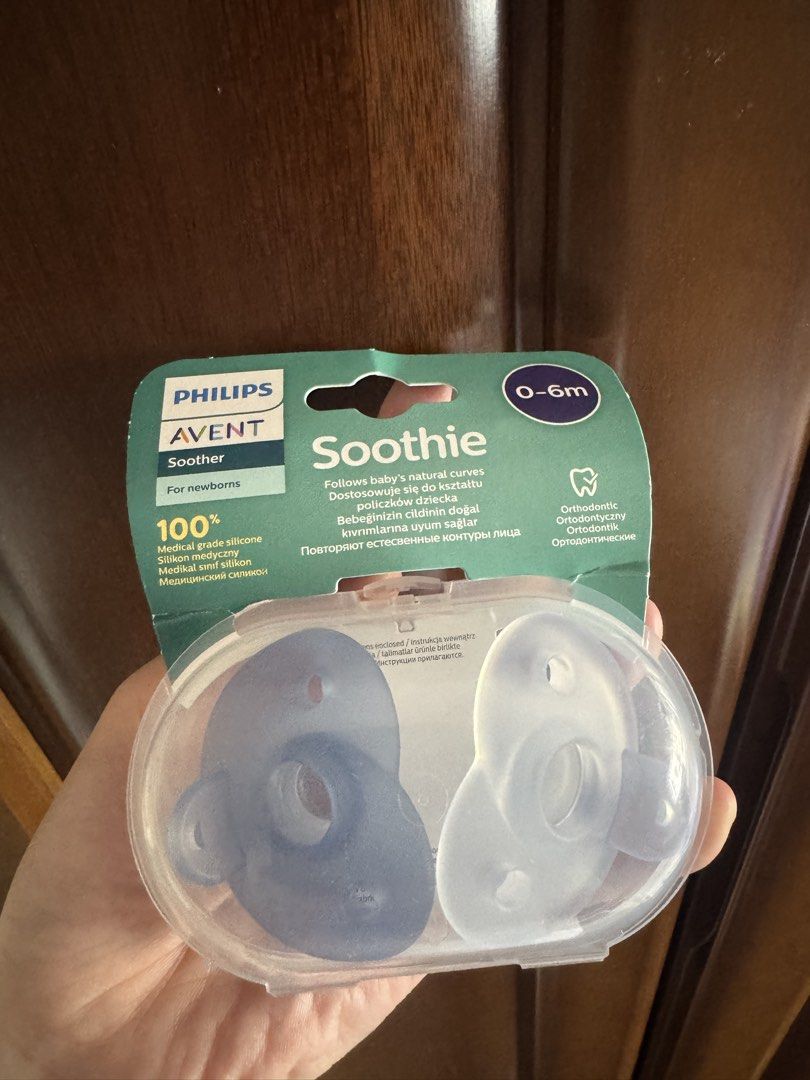 Philips Avent Soothie Pacifier 0-6m (Category: Soothers & Pacifiers) located in Pasay City. Submitted by parker26 (Listing ID 1463575816, Image 1). Description: - Philips Avent Soothie pacifiers - Set of 2 (1 blue, 1 clear) - For newborns aged 0-6 months - Made from 100% medical-grade silicone - Orthodontic design for baby's comfort - Follows natural curves for a snug fit -Old price ₱980.