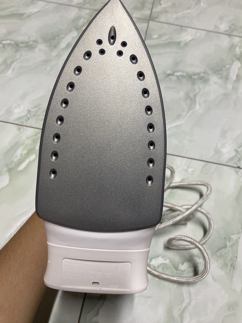 Philips Comfort 1000W Steam Iron (Category: Irons & Steamers) located in Pasacao. Submitted by wengpullar37205 (Listing ID 1463711863, Image 3). Description: - Philips Comfort 1000W Steam Iron - Color: White and Green - Powerful steam function for wrinkle removal - Includes power cord and plug - Tested and confirmed working.