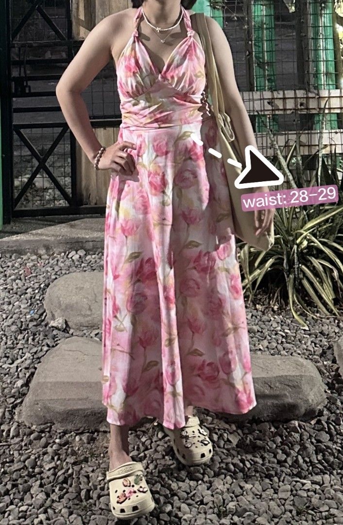 Pink Floral Halter Maxi Dress (Category: Dresses) located in General Mariano Alvarez. Submitted by byzerra (Listing ID 1463669332, Image 1). Description: 🌸 -Brand: Shein -Size: XS on tag | Fits XS–M -Used once.
