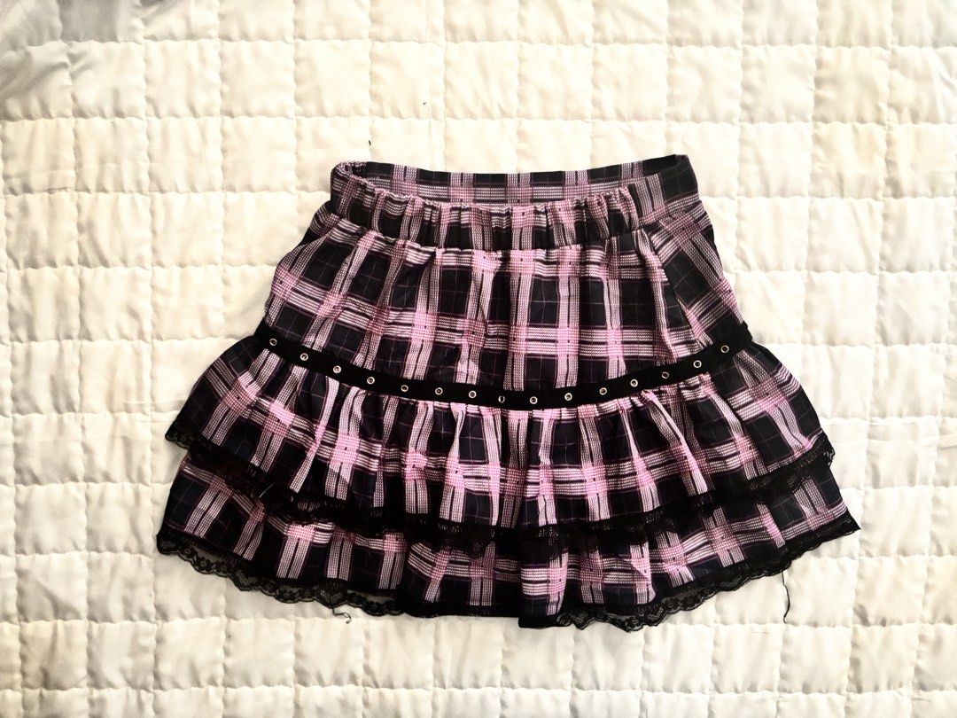 Pink Plaid Ruffled Skirt (Category: Skirts) located in Tarlac. Submitted by lucyfinds (Listing ID 1463689491, Image 1). Description: .