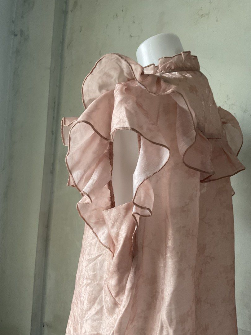 Pink Ruffled Blouse with Floral Pattern (Category: Blouses) located in Manila. Submitted by horangborahae (Listing ID 1463604127, Image 3). Description: - Light pink blouse - Delicate floral pattern - Ruffled neckline and sleeves - Button-up front with small brown buttons - Sleeveless - Fabric with a slight sheen - Perfect for a vintage-inspired look.