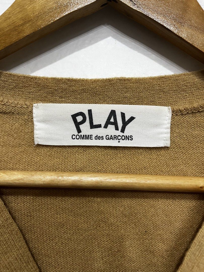 Play CDG Cardigan (Category: Others Tops) located in Davao. Submitted by archived.status (Listing ID 1463682552, Image 3). Description: COLOR MAY VARY DUE TO LIGHTING‼️ Condition: 9.5/10 Color rate: 9.5/10, or better Issue: needs wash only Size Small Width 23.5 Length 25.