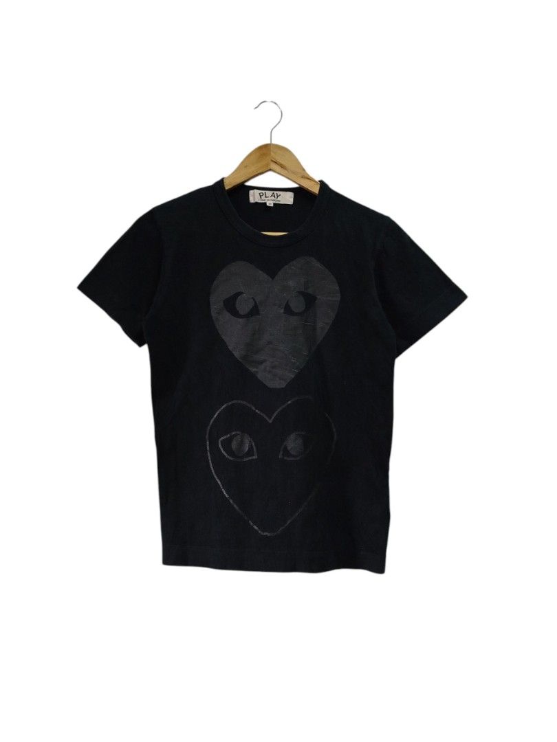 PLAY CDG DOUBLE HEART BLACK SHIRT (Category: Shirts) located in Bayombong. Submitted by Gentlemans_ClosEt (Listing ID 1463649627, Image 1). Description: PLAY CDG DOUBLE HEART BLACK SHIRT (💯% guaranteed authentic) searchable code SIZE MEDIUM ON TAG DIMES: W17 X L23 EXCELLENT CONDITION NO ISSUE.