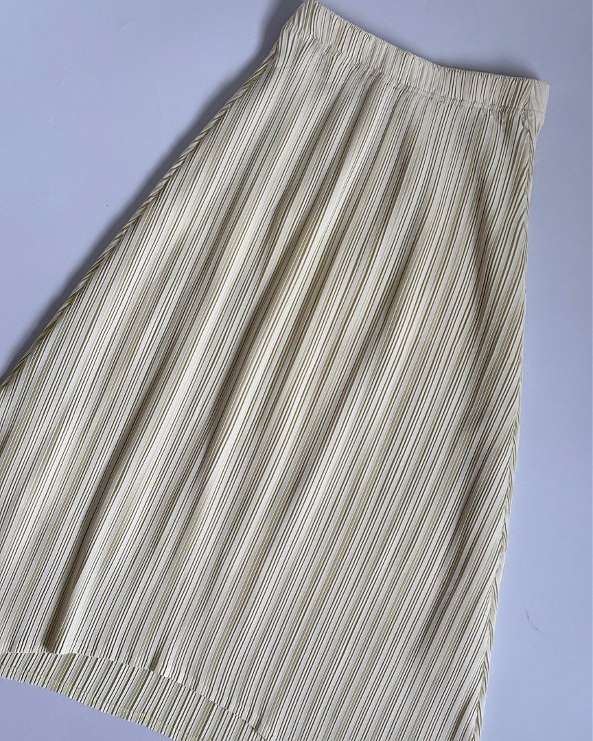 Pleated Midi Skirt - Cream (Category: Skirts) located in Tarlac. Submitted by kr_closet (Listing ID 1463674598, Image 2). Description: - Cream colored midi skirt - All-over pleated design - Comfortable elastic waistband - Flowy A-line silhouette - Versatile for dressing up or down.