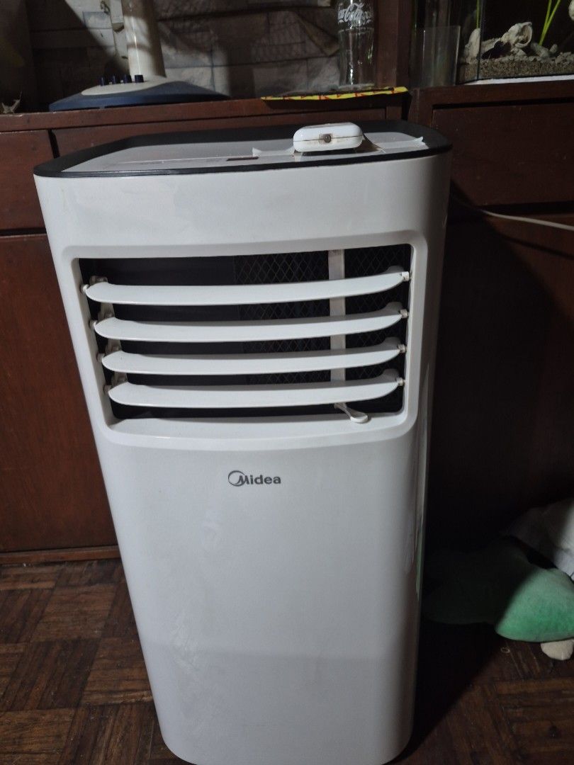 PORTABLE AIRCONDITIONER (Category: Air Conditioning and Heating) located in Pasig City. Submitted by hechelen22 (Listing ID 1463557604, Image 1). Description: Bought it for 21k rfs : upgrading.
