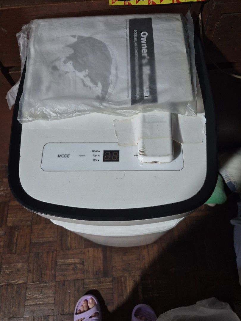 PORTABLE AIRCONDITIONER (Category: Air Conditioning and Heating) located in Pasig City. Submitted by hechelen22 (Listing ID 1463557604, Image 2). Description: Bought it for 21k rfs : upgrading.