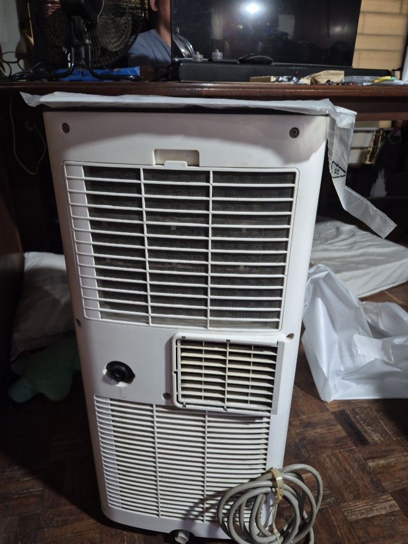 PORTABLE AIRCONDITIONER (Category: Air Conditioning and Heating) located in Pasig City. Submitted by hechelen22 (Listing ID 1463557604, Image 3). Description: Bought it for 21k rfs : upgrading.