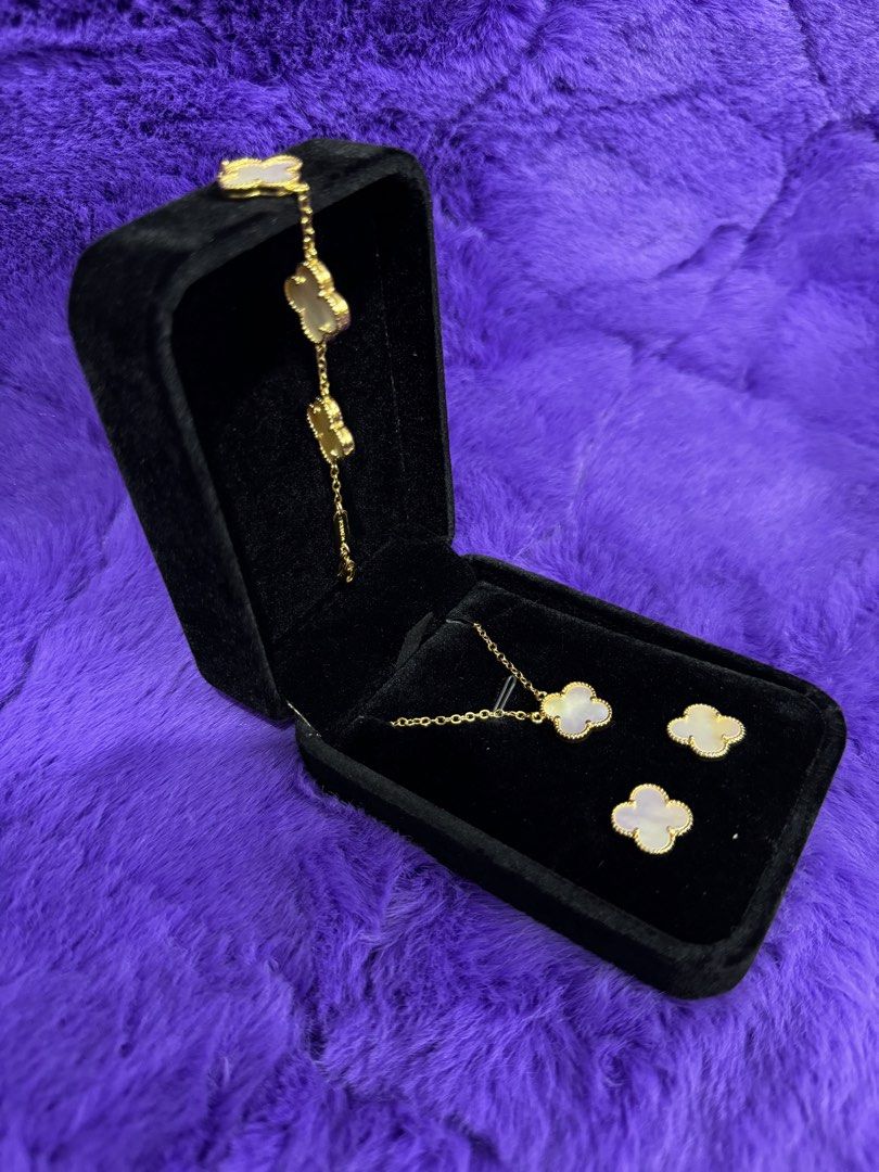 Premium high quality mirror copy clover leaf set (Category: Body Jewelry) located in San Juan City. Submitted by pandmcellphoneacessories (Listing ID 1463579262, Image 3). Description: premium high quality with code on tag with extender non tarnish earrings bracelet and necklace.