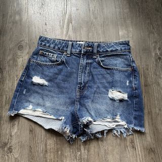 (Category: ) located in . Submitted by clothesz (Listing ID 1463640323, Image 1). Description: .