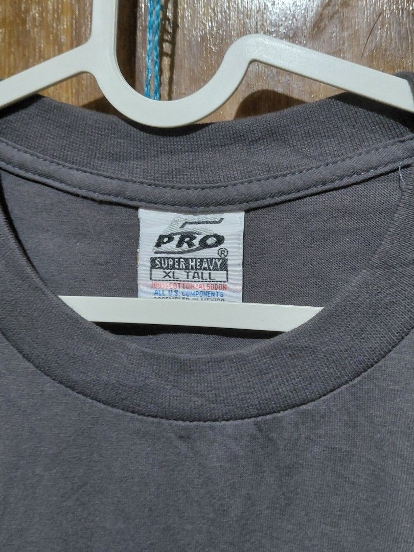PRO SUPER HEAVYWEIGHT T-Shirt - Grey (Category: Tshirts & Polo Shirts ) located in Imus. Submitted by frootiloots4103 (Listing ID 1463718408, Image 2). Description: - PRO SUPER HEAVYWEIGHT Grey T-shirt - Made with all U.S. components - Tag measurements: 23.5 inches (width) x 32.5 inches (length) - Basic tee, ideal for everyday wear - Simple and durable construction.
