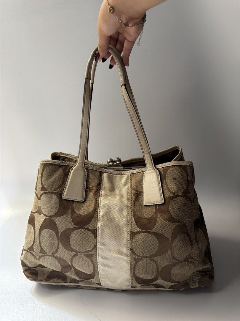 (SOLD) Project Bag Coach Kisslock (Category: Shoulder Bags) located in Mandaluyong City. Submitted by n444m (Listing ID 1463615531, Image 1). Description: Project Bag Coach Kisslock -still negotiable -this is a project bag.