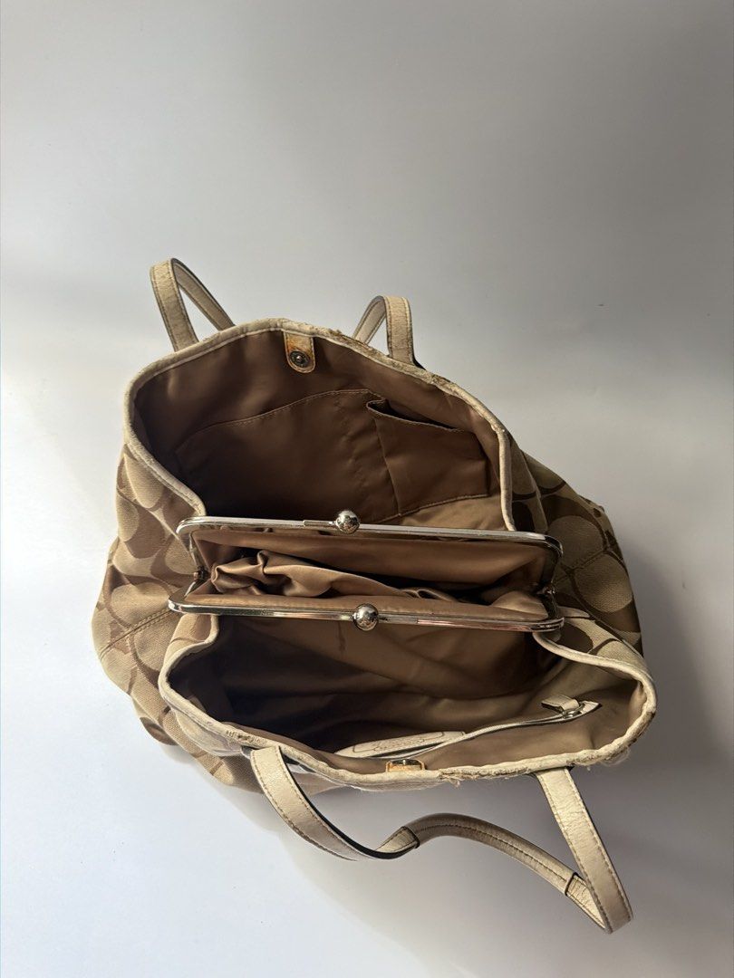 (SOLD) Project Bag Coach Kisslock (Category: Shoulder Bags) located in Mandaluyong City. Submitted by n444m (Listing ID 1463615531, Image 3). Description: Project Bag Coach Kisslock -still negotiable -this is a project bag.