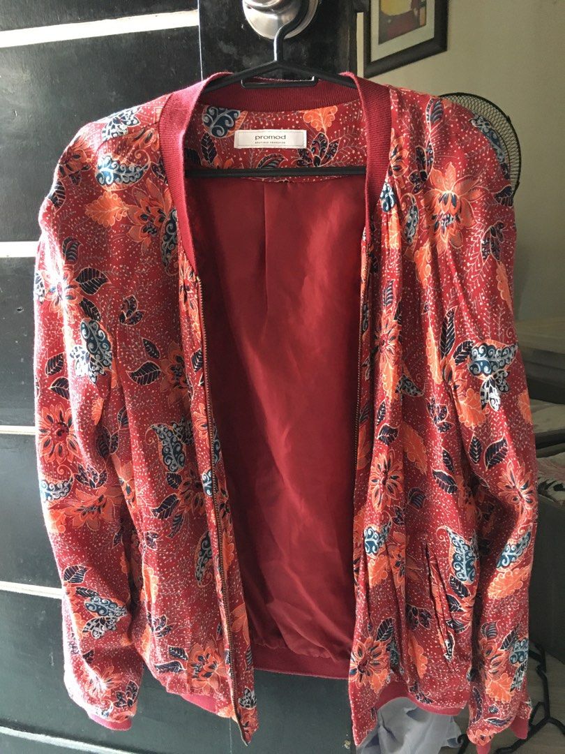 Promod printed jacket (Category: Coats, Jackets and Outerwear) located in Marilao. Submitted by joelheather02 (Listing ID 1463631919, Image 1). Description: .