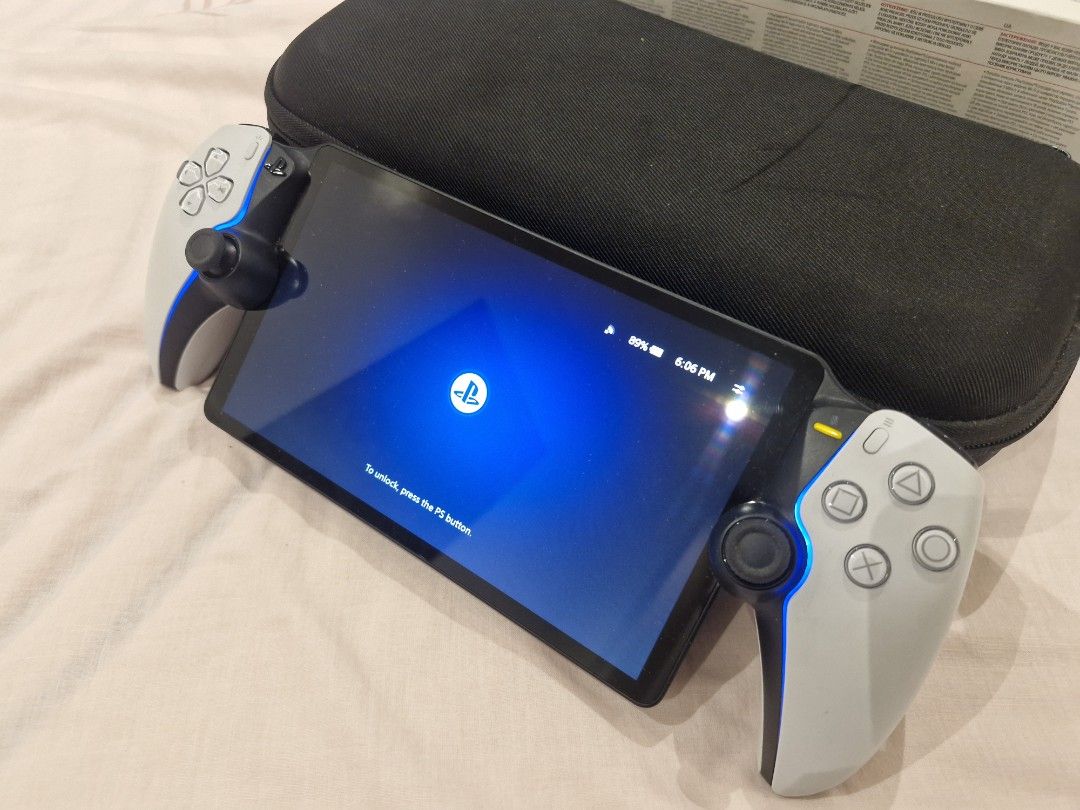 PS Portal (Category: PlayStation) located in Mandaluyong City. Submitted by icerptr (Listing ID 1463728358, Image 2). Description: For sale: PS PORTAL Rarely used, like new. Sobrang bihira po ginamit. With box and protective cover San Juan/Mandaluyong/QC/Antipolo area For meetups only RFS: Switching to Nintendo Switch.
