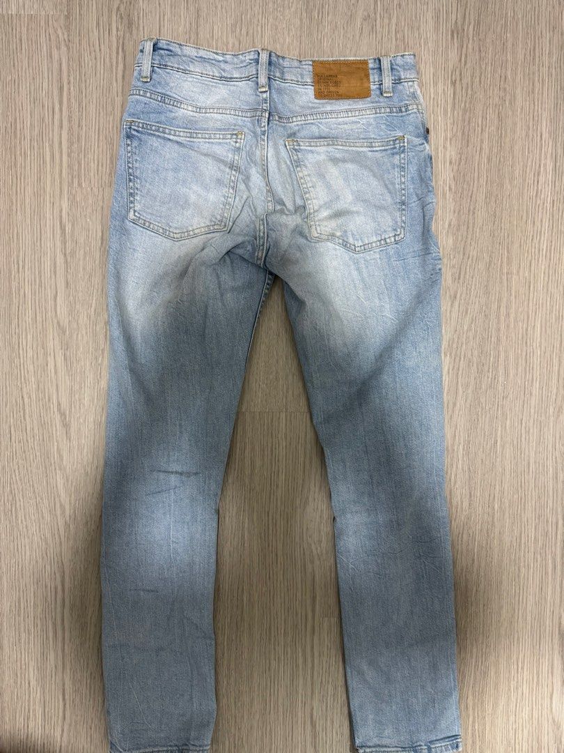 Pull & Bear Jeans (Category: Jeans) located in Kuala Lumpur. Submitted by muhdfahmiaiman (Listing ID 1463666549, Image 2). Description: Pull&Bear Jeans Condition macam baru pakai sekali je.
