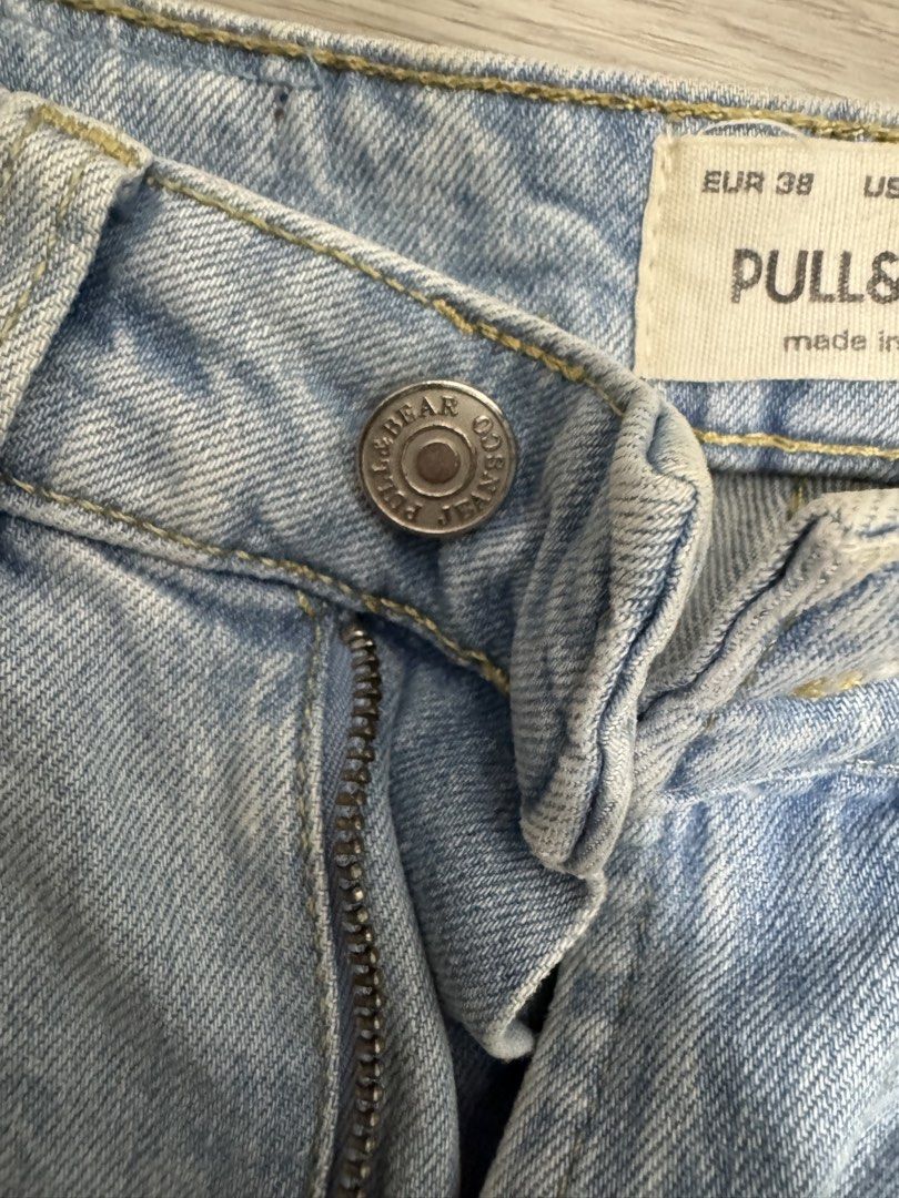 Pull & Bear Jeans (Category: Jeans) located in Kuala Lumpur. Submitted by muhdfahmiaiman (Listing ID 1463666549, Image 3). Description: Pull&Bear Jeans Condition macam baru pakai sekali je.