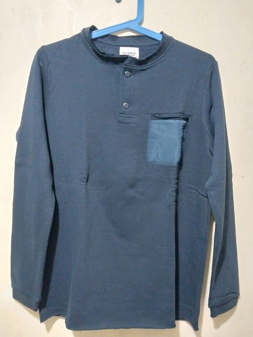 Pull & Bear Navy Blue Long Sleeve Sweater (Category: Longsleeves) located in Manila. Submitted by PrinceDani.Clothing (Listing ID 1463688854, Image 2). Description: pull and bear navy sweater small 20in width 27in length new.