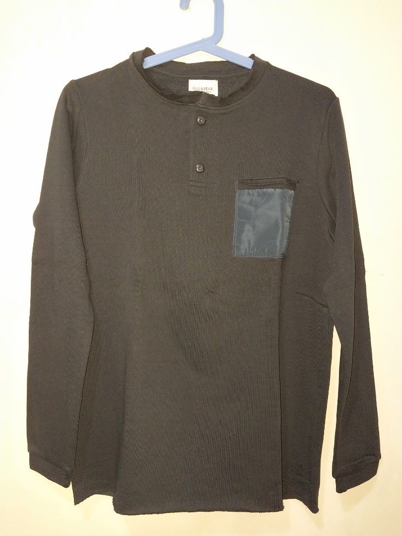 Pull & Bear Navy Blue Long Sleeve Sweater (Category: Longsleeves) located in Manila. Submitted by PrinceDani.Clothing (Listing ID 1463688854, Image 3). Description: pull and bear navy sweater small 20in width 27in length new.