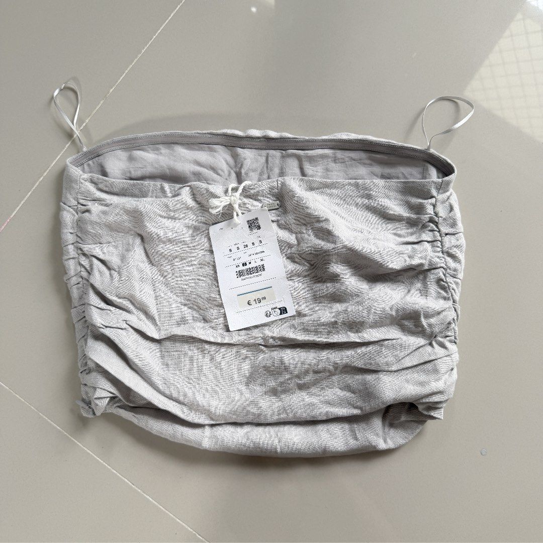 Pull&Bear Linen Tube top (Category: Sleeveless) located in Makati City. Submitted by tinycloset__ (Listing ID 1463648101, Image 2). Description: XS ON TAG BNWT.