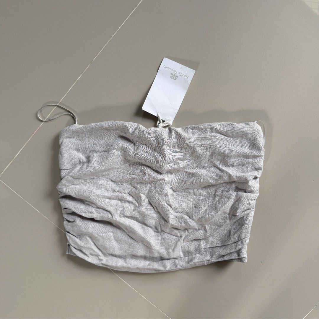 Pull&Bear Linen Tube top (Category: Sleeveless) located in Makati City. Submitted by tinycloset__ (Listing ID 1463648101, Image 1). Description: XS ON TAG BNWT.