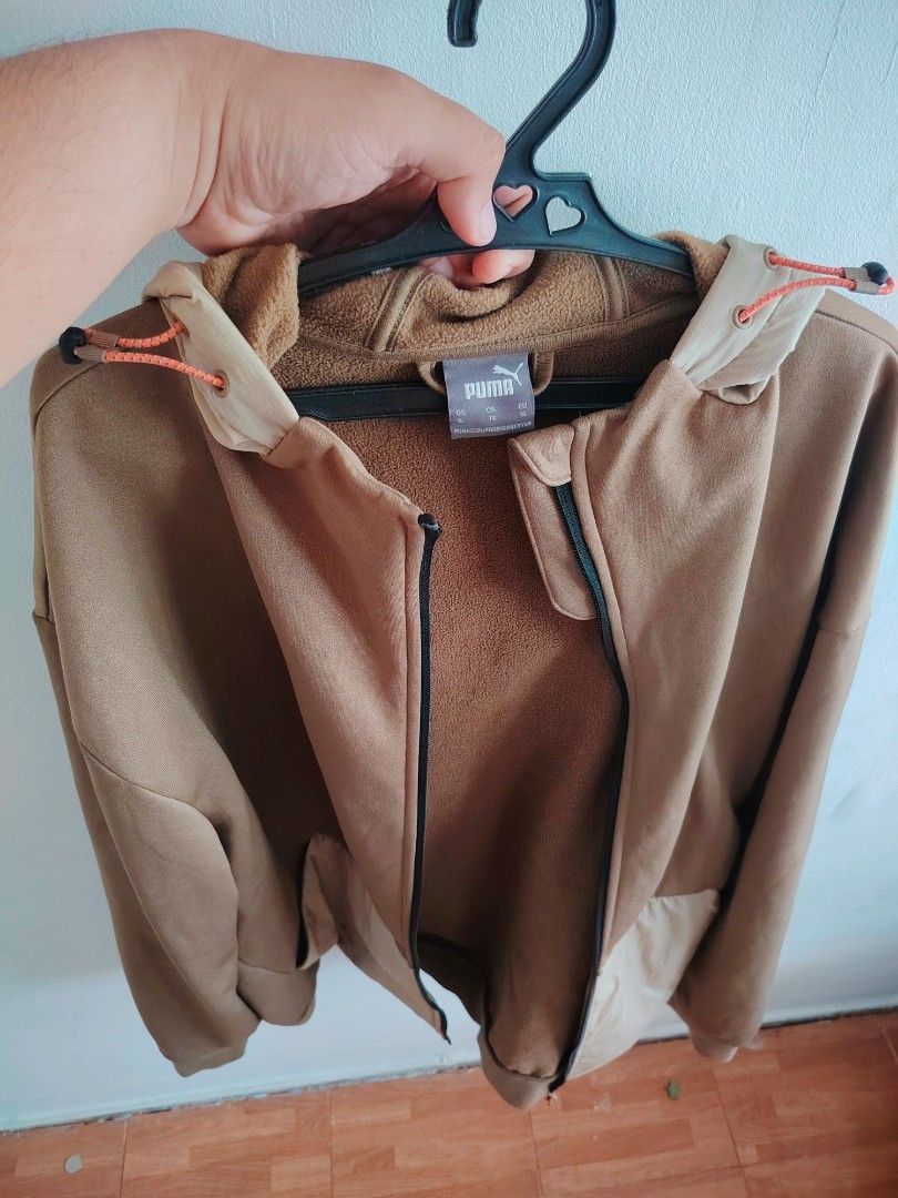 PUMA hoodie jacket (Category: Coats, Jackets and Outerwear) located in Calamba. Submitted by sy_originals (Listing ID 1463601705, Image 2). Description: for sale original puma hoodie size xl like new ship vja j&t payment via gcash.