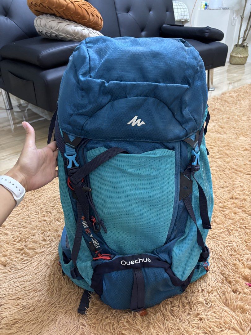 QUECHUA HIKING BAG TAKE ALL (Category: Hiking & Camping) located in Hermosa. Submitted by _hkrrrr (Listing ID 1463685585, Image 1). Description: AS IS. TAKE ALL ONLY..