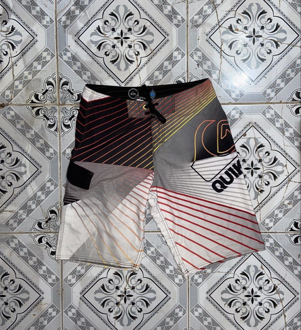 Quiksilver Geometric Boardshort (Category: Swim Trunks & Board Shorts) located in Cebu City. Submitted by refinds.cebu (Listing ID 1463692873, Image 3). Description: Quiksilver Geometric Boardshort Size: Large Dimension: 28-33 width x 22 length Leg opening: 11 Excellent condition.