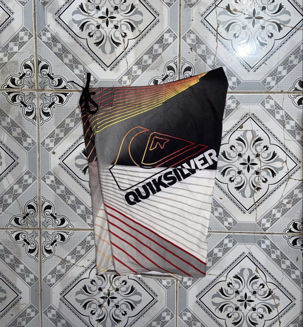 Quiksilver Geometric Boardshort (Category: Swim Trunks & Board Shorts) located in Cebu City. Submitted by refinds.cebu (Listing ID 1463692873, Image 1). Description: Quiksilver Geometric Boardshort Size: Large Dimension: 28-33 width x 22 length Leg opening: 11 Excellent condition.
