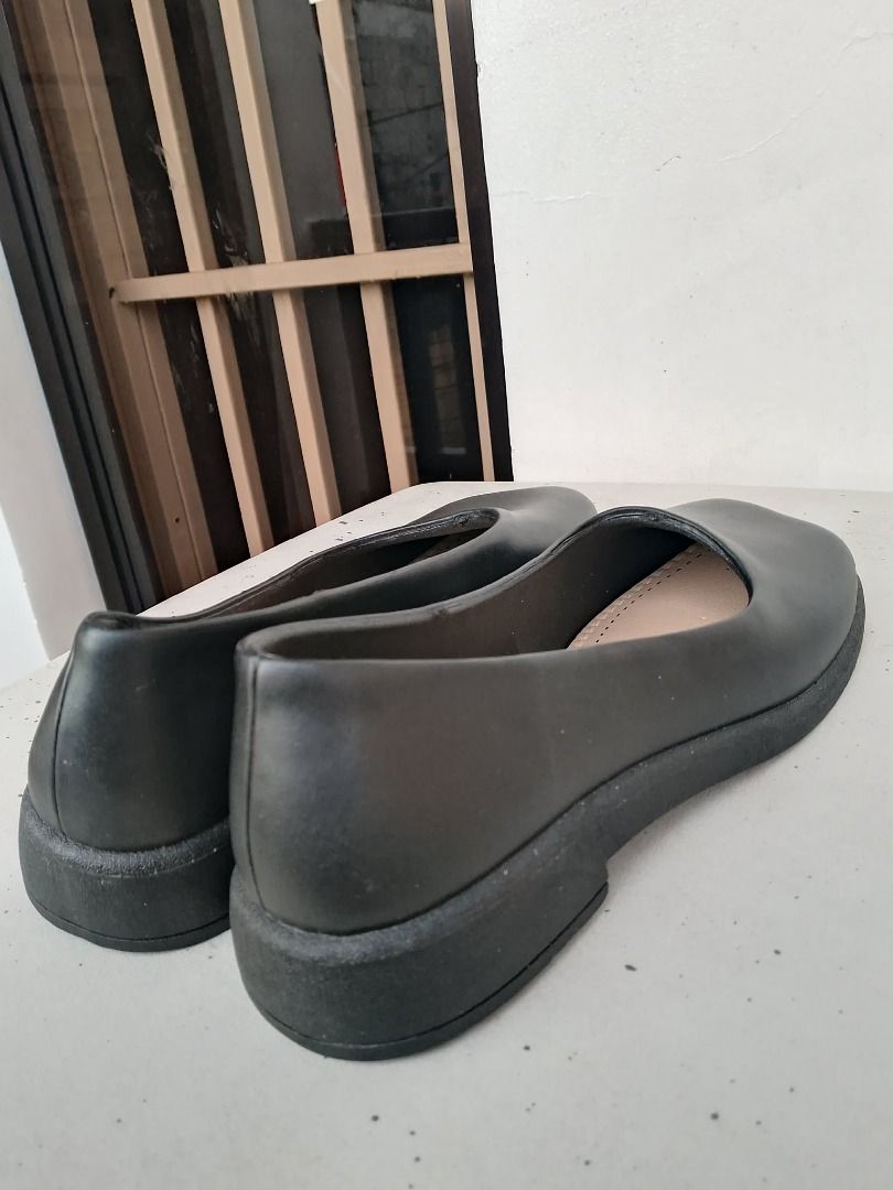 Rabbit Black Square Toe Flats Size 38-39 (Category: Flats & Sandals) located in Rizal. Submitted by bargokarl (Listing ID 1463644852, Image 1). Description: Women's Black Slip-On / Work & School Shoes **DESCRIPTION:** ✨ **Women's Black Square Toe Slip-On Shoes (Rabbit)** ✨ 📌 **Price:** ₱150 lang! 📌 **Condition:** Store Pull-out (Almost Brand New / Napakalinis ng soles, bagong-bago ang hitsura) 📌 **Size:** 38-39 📌 **Color:** Black (with Beige 