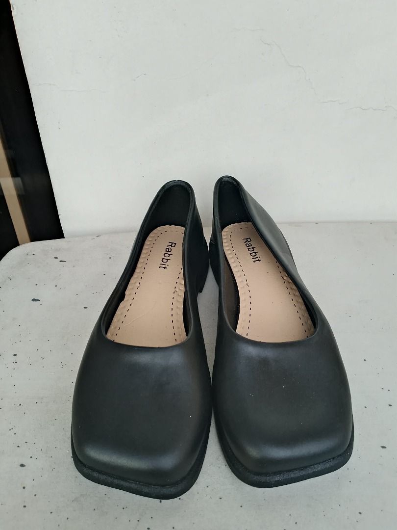Rabbit Black Square Toe Flats Size 38-39 (Category: Flats & Sandals) located in Rizal. Submitted by bargokarl (Listing ID 1463644852, Image 2). Description: Women's Black Slip-On / Work & School Shoes **DESCRIPTION:** ✨ **Women's Black Square Toe Slip-On Shoes (Rabbit)** ✨ 📌 **Price:** ₱150 lang! 📌 **Condition:** Store Pull-out (Almost Brand New / Napakalinis ng soles, bagong-bago ang hitsura) 📌 **Size:** 38-39 📌 **Color:** Black (with Beige 