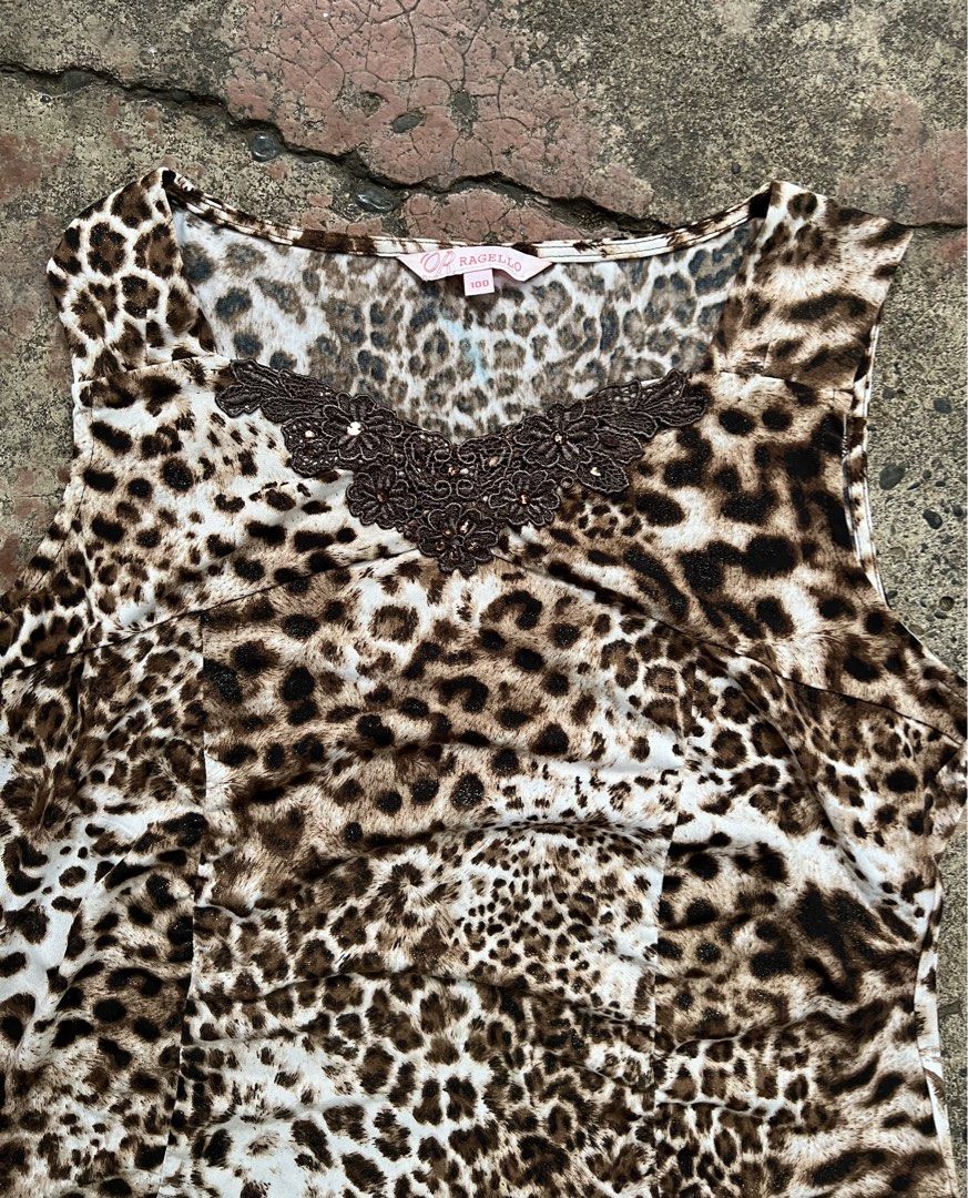 Ragello Leopard Tank Top Y2k (Category: Sleeveless) located in Dapitan. Submitted by gelbread (Listing ID 1463657776, Image 3). Description: .