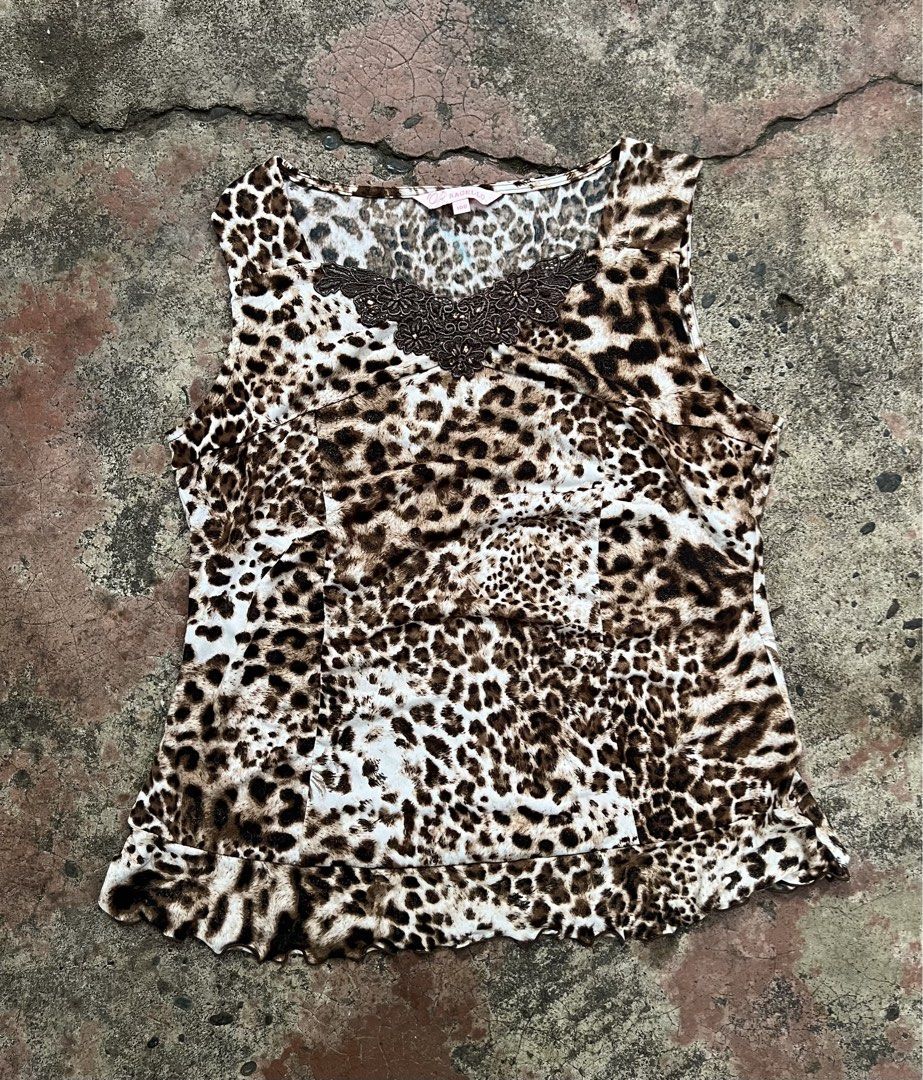 Ragello Leopard Tank Top Y2k (Category: Sleeveless) located in Dapitan. Submitted by gelbread (Listing ID 1463657776, Image 1). Description: .