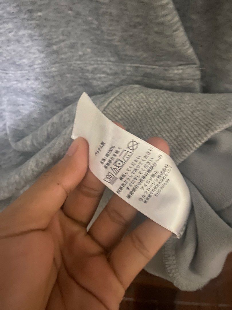 Ralph Lauren - Grey Hoodie (Category: Coats, Jackets and Outerwear) located in Manila. Submitted by miggiescorner (Listing ID 1463674652, Image 3). Description: -Size medium -Never worn -No defects or stains -Gcash payment only -Shipping is included Please message for inquiries!.