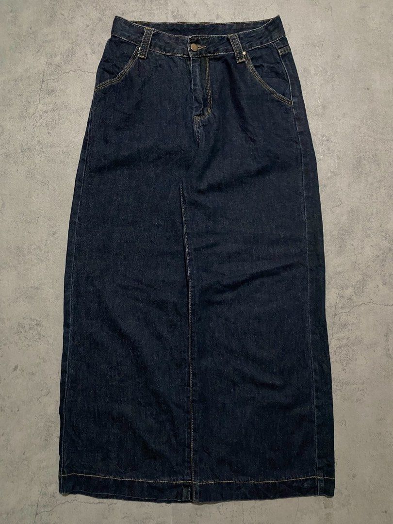 RAW DENIM Dark Wash (Category: Jeans) located in Batangas. Submitted by yuellll (Listing ID 1463657464, Image 1). Description: BAGGY PANTS (style raw denim) 📌 ITEM DETAILS Width:30 Length:41 Thigh:13 Hem:12.5 Color rate:10/10 Condition:10/10 Issue: N/A - Dark wash denim - Front slit for easy movement - Classic five-pocket styling - Button and zip front closure - Versatile for casual or dressed-up looks.