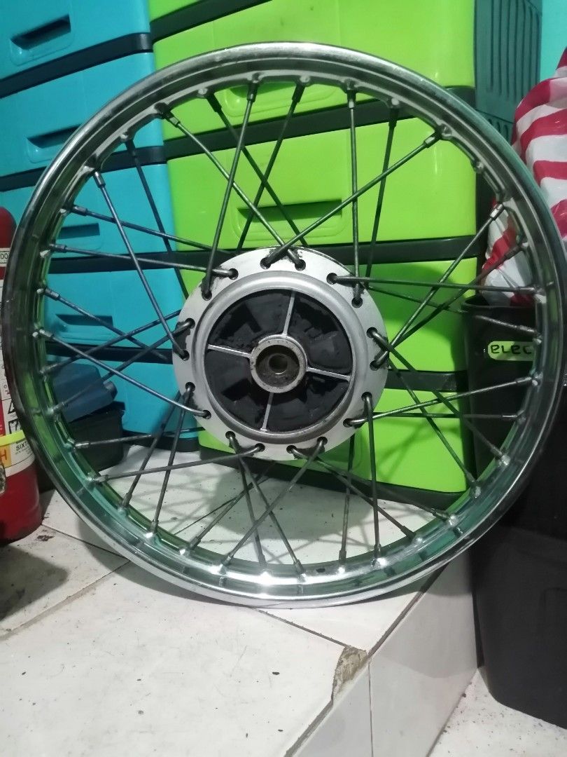 Rear Rim 1.6 x 18 (Category: Tires & Rims) located in Pateros City. Submitted by romferarc333 (Listing ID 1463655161, Image 1). Description: Makoto Rear Rim set 1.6 x 18 Good as new. Needs cleaning or buffing ng hub.