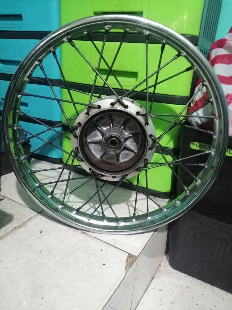 Rear Rim 1.6 x 18 (Category: Tires & Rims) located in Pateros City. Submitted by romferarc333 (Listing ID 1463655161, Image 2). Description: Makoto Rear Rim set 1.6 x 18 Good as new. Needs cleaning or buffing ng hub.