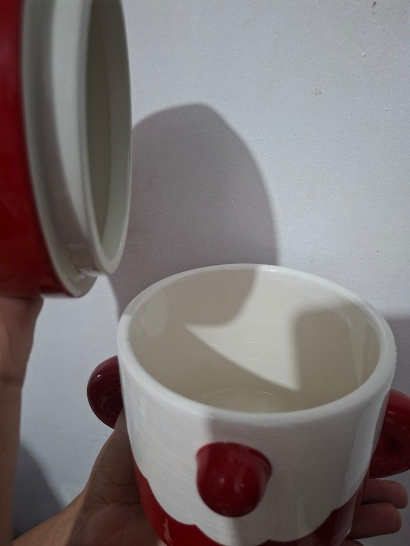 Red and White Ceramic Santa Claus Cookie Jar (Category: Vases & Decorative Bowls) located in Cavite. Submitted by eunha.fnds (Listing ID 1463586976, Image 3). Description: ISSUE CRAZING BUT USABLE NO COD j&t / lalamove pick up gcash / bank .