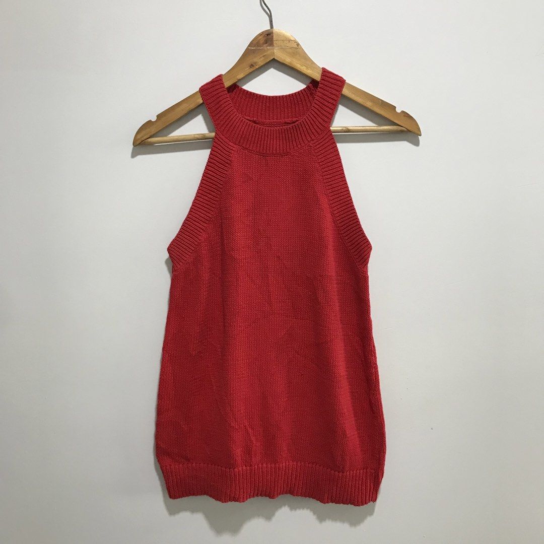Red Halter Knit Sleeveless Top (Category: Sleeveless) located in Cavite. Submitted by tanya.valentin (Listing ID 1463710293, Image 2). Description: -19x27.