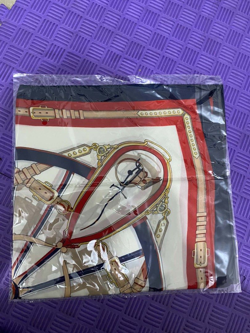 Red waist scarf (Category: Scarves) located in Manila. Submitted by lineagecouture (Listing ID 1463633151, Image 2). Description: Tondo 27.55x27.55 inches approximate No cod no cop no meet up Tondo Disclaimer: Color and prints may have difference with actual due to camera and lighting and patterns used Payment first bago book lalamove Check feedback WE ARE LEGIT.