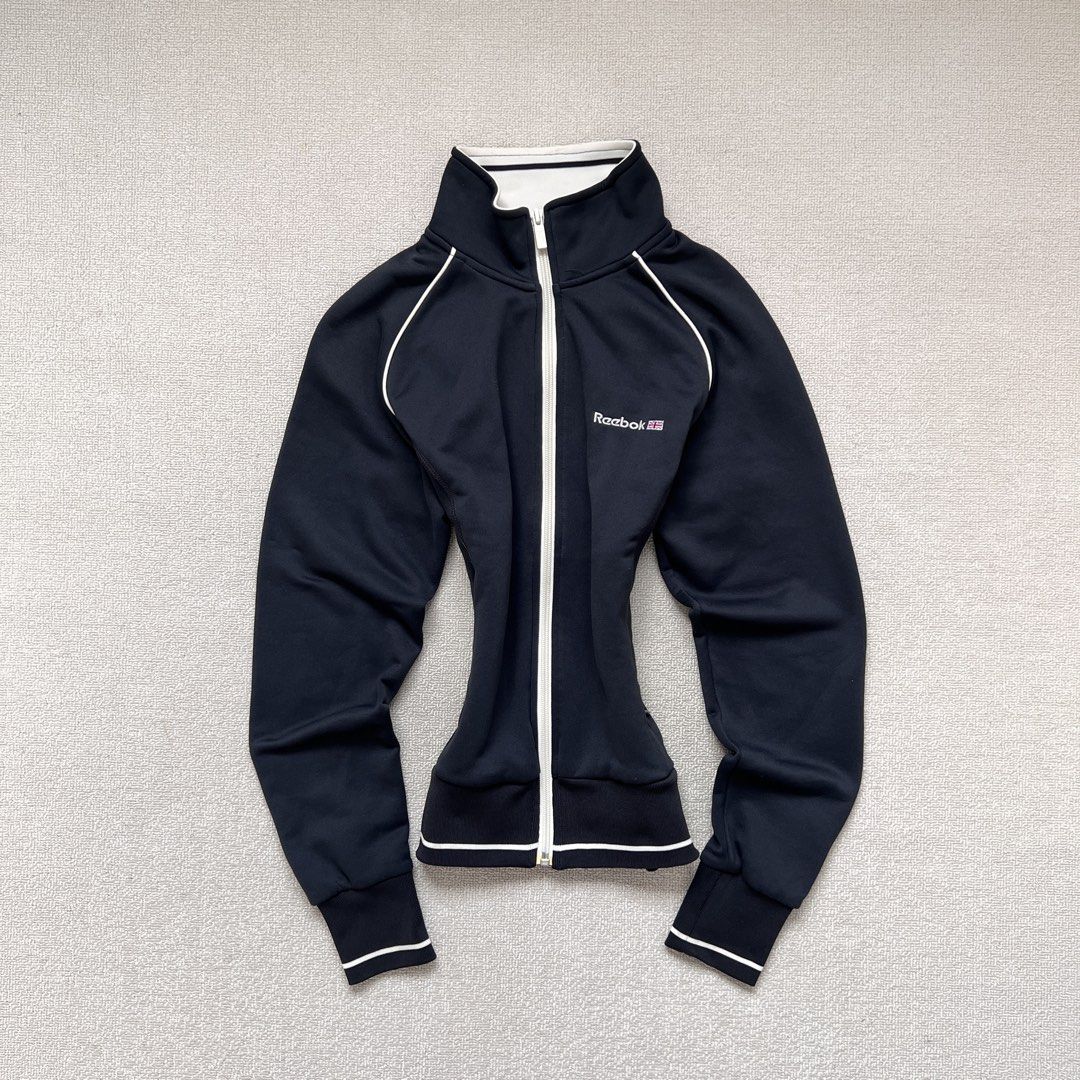 reebok black zipped up jacket (Category: Coats, Jackets and Outerwear) located in Limay. Submitted by budolfindsrawrawr (Listing ID 1463721662, Image 1). Description: r33bok black zipped up jacket - l on tag l25 b36.