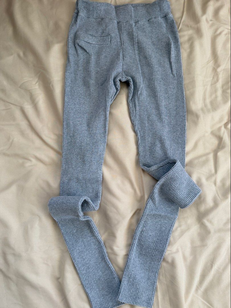 Ribbed Knit leggings (Category: Jeans) located in Marikina City. Submitted by sweet_lemonade (Listing ID 1463589735, Image 1). Description: - Grey ribbed knit Leggings -one front pocket - size xs-s.