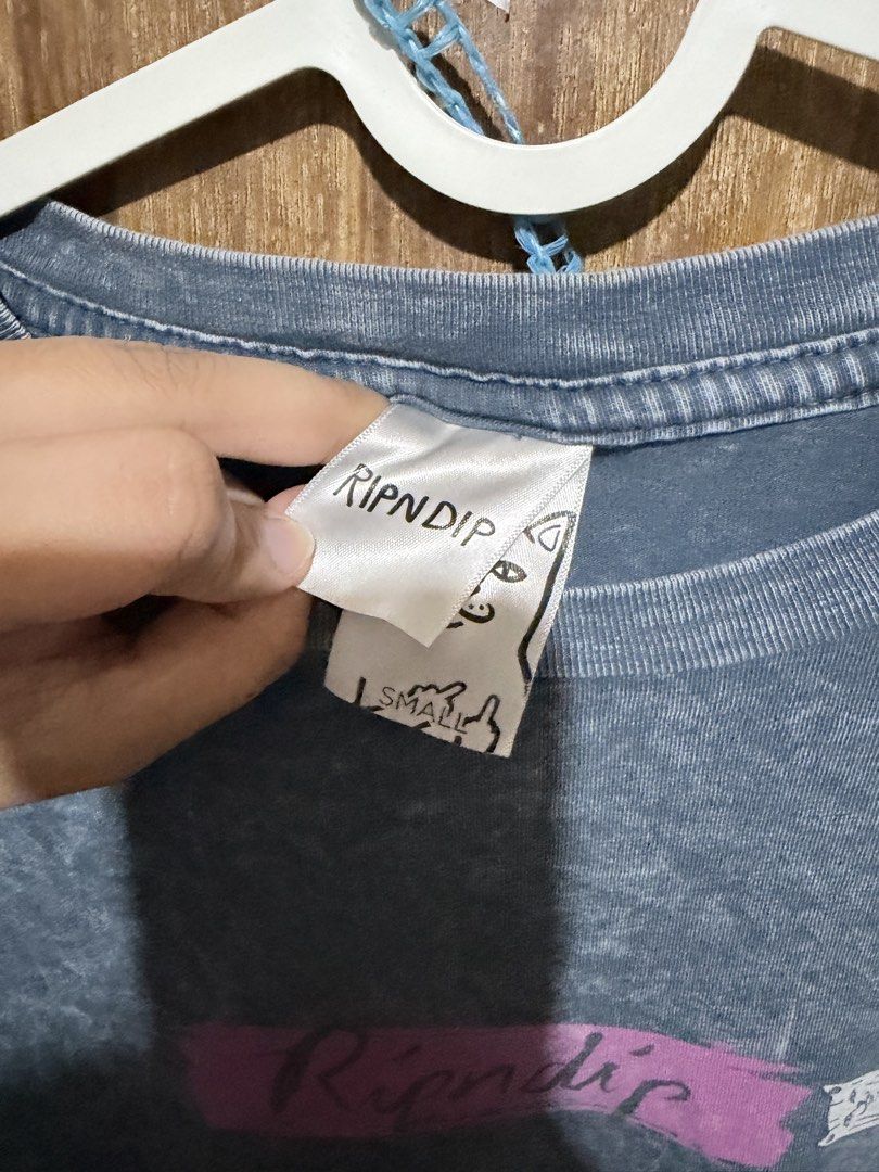 Ripndip T-Shirt Bob Ross Cat Graphic Tee (Category: Tshirts & Polo Shirts ) located in Imus. Submitted by frootiloots4103 (Listing ID 1463572964, Image 2). Description: - Grey Ripndip T-shirt - Size: Small - 21x29 - Back Graphic: Cat painting with Bob Ross - Front Graphic: Small paintbrush - Style: Washed-out look - Ideal for: Ripndip enthusiasts OPEN FOR NEGO (best if aspack) 📍Imus, Cavite 4103 Can do meetups within Imus Area 🚚 J&T or Lalamove