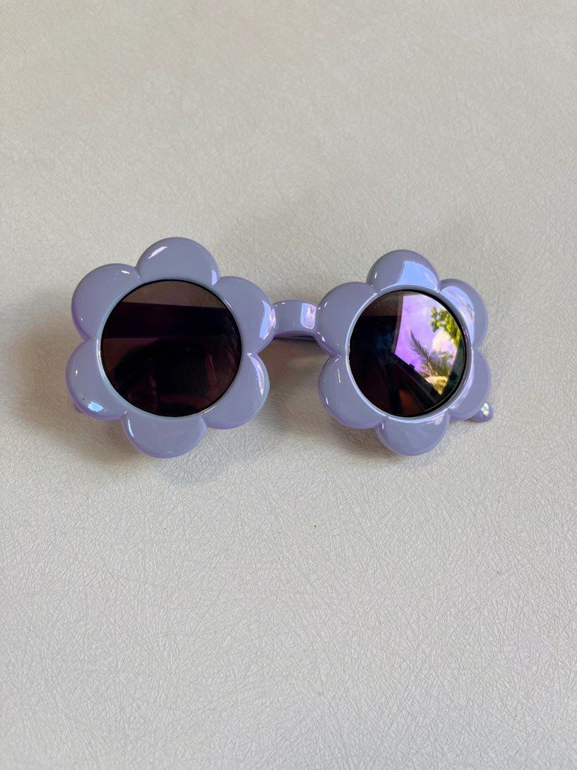 River Island 🇬🇧 Flower Sunglasses (Category: Babies & Kids Fashion) located in Bayombong. Submitted by whimsystuff (Listing ID 1463627877, Image 1). Description: River Island 🇬🇧 Flower Sunglasses fits upto 4 Y Bnew and unused P 600 (sells for 900 same style from z*ra) .