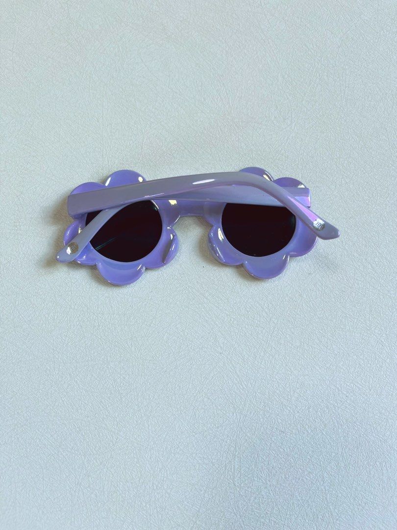 River Island 🇬🇧 Flower Sunglasses (Category: Babies & Kids Fashion) located in Bayombong. Submitted by whimsystuff (Listing ID 1463627877, Image 2). Description: River Island 🇬🇧 Flower Sunglasses fits upto 4 Y Bnew and unused P 600 (sells for 900 same style from z*ra) .