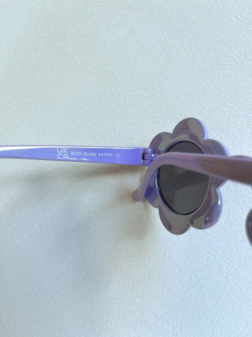 River Island 🇬🇧 Flower Sunglasses (Category: Babies & Kids Fashion) located in Bayombong. Submitted by whimsystuff (Listing ID 1463627877, Image 3). Description: River Island 🇬🇧 Flower Sunglasses fits upto 4 Y Bnew and unused P 600 (sells for 900 same style from z*ra) .
