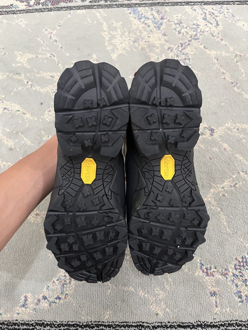 Roa katharina (Category: Sneakers) located in Makati City. Submitted by thankyoupayme (Listing ID 1463639033, Image 3). Description: - ROA hiking sneakers - Color: Cream and black - Accents: Burgundy laces and inner lining - Sole: Vibram for superior grip - Origin: Made in Italy - Features: Super comfy and stylish - Versatile: Perfect for hiking trails or city walks.