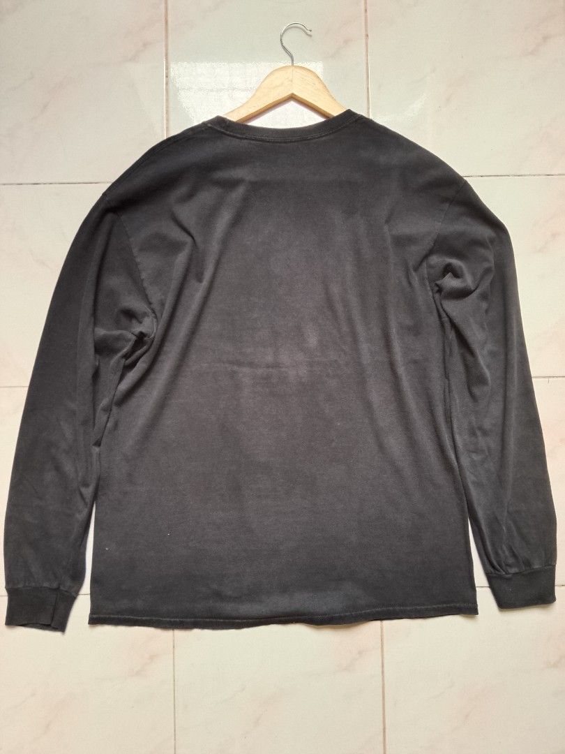 ROBERT NESTA MARLEY sweatshirt (Category: Longsleeves) located in Batangas. Submitted by 68.thrifts (Listing ID 1463604683, Image 2). Description: 21 x 27 / Large on tag.